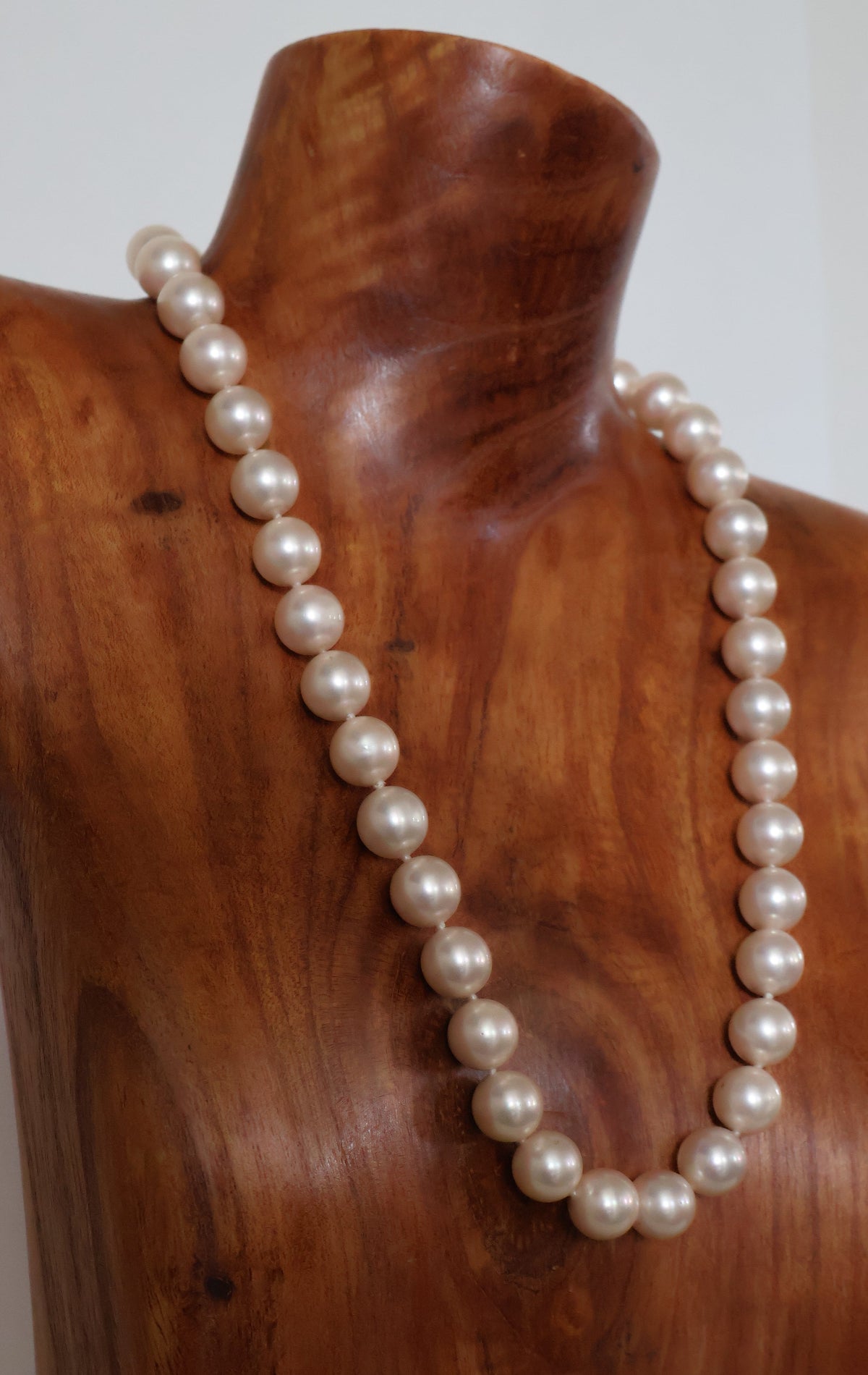 Off-White Mother of Pearl Necklace