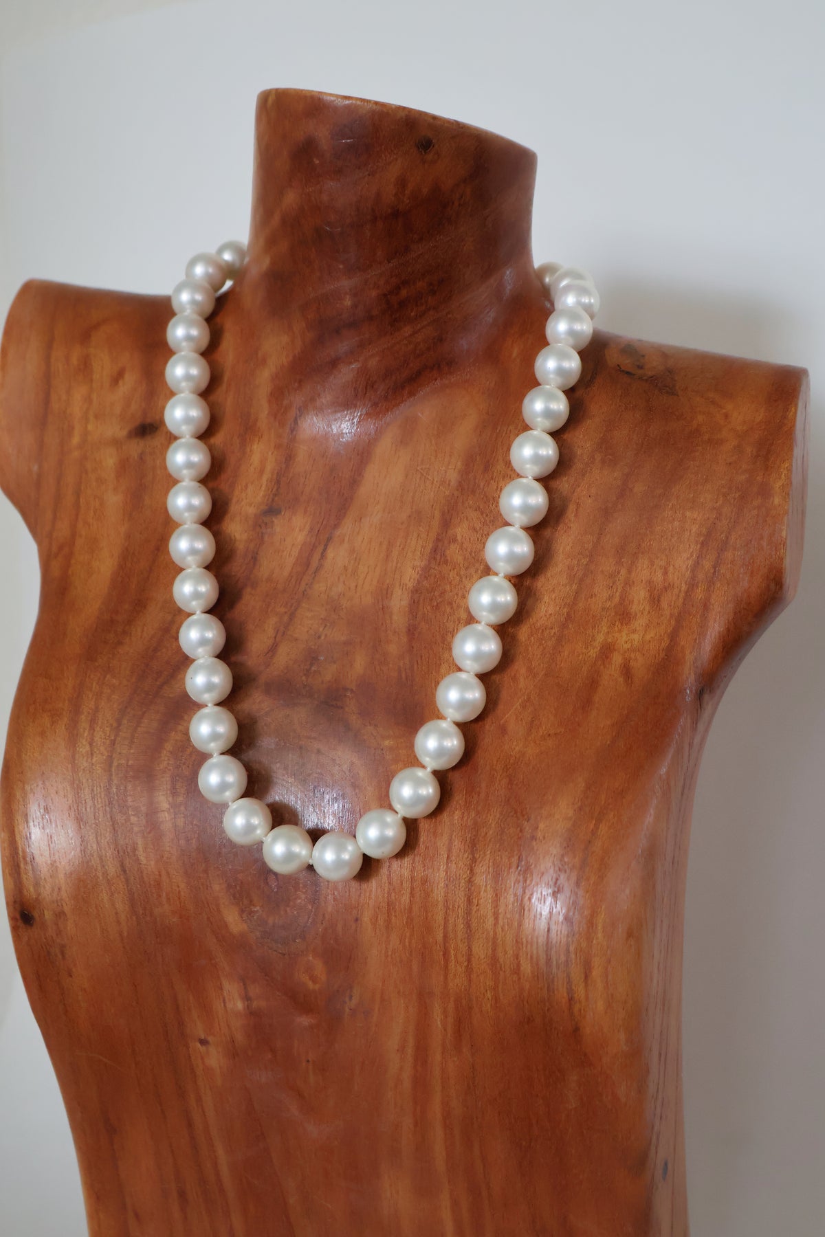 White Mother of Pearl Necklace