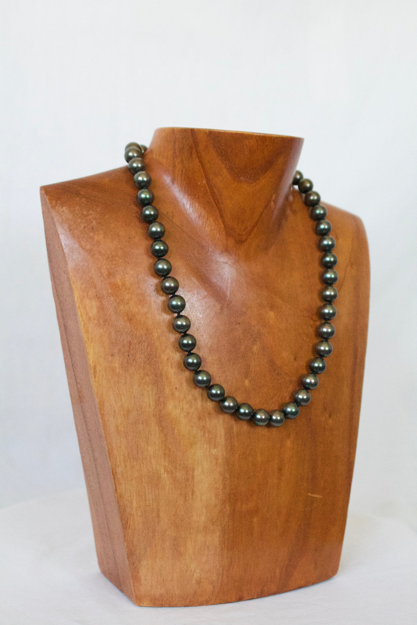 Black Shell Pearl Necklace
