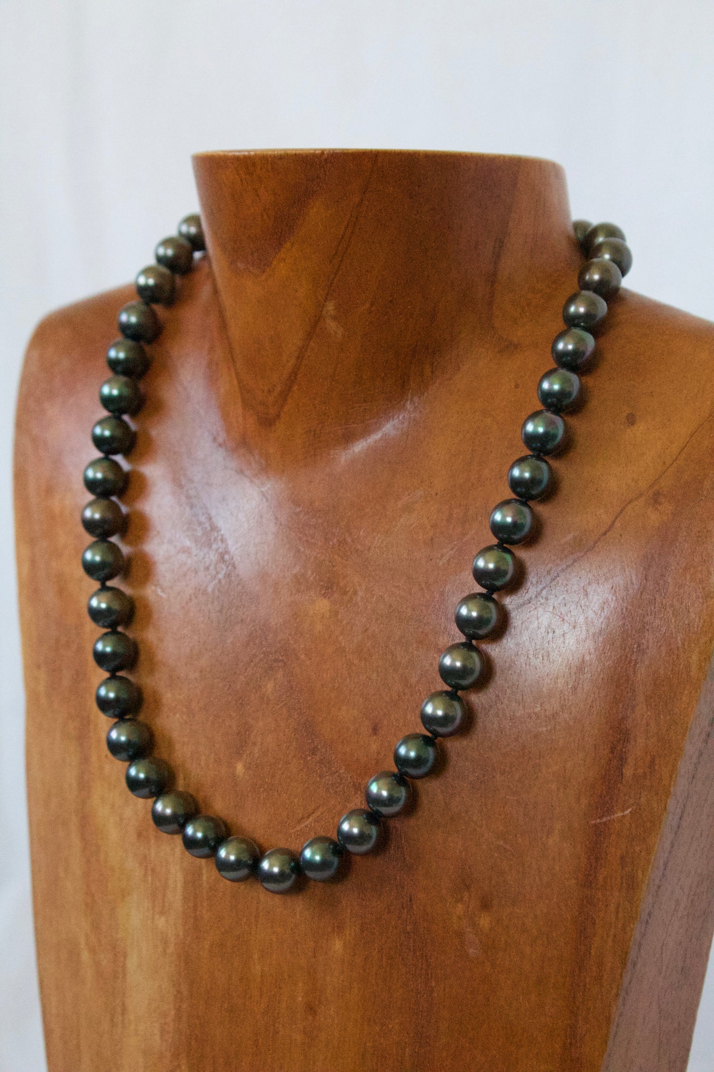 Black Shell Pearl Necklace