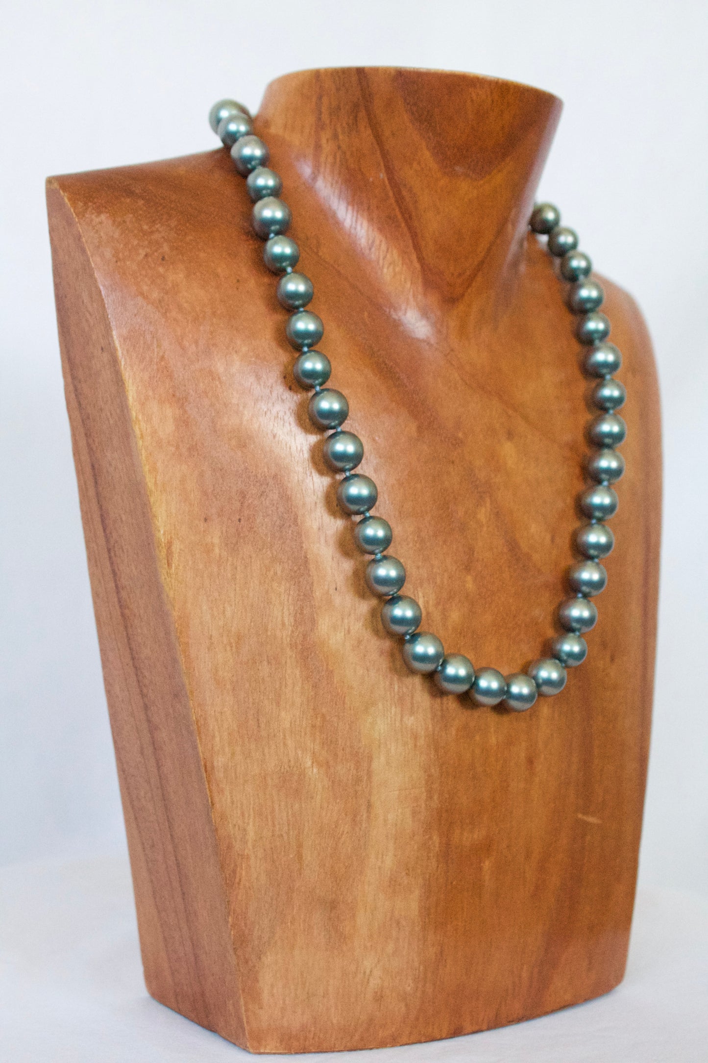 Blue/Gray Shell Pearl Necklace