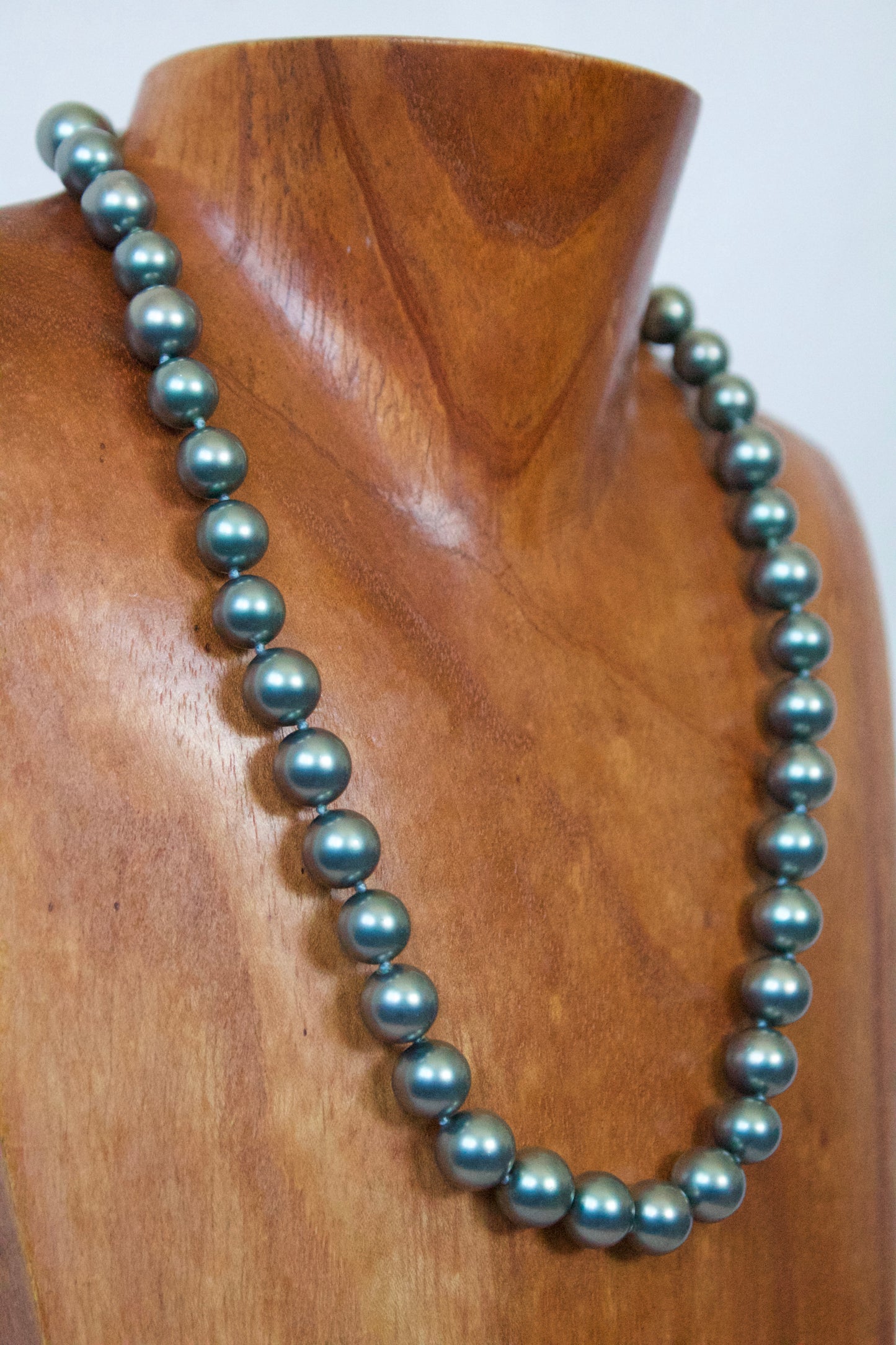 Blue/Gray Shell Pearl Necklace