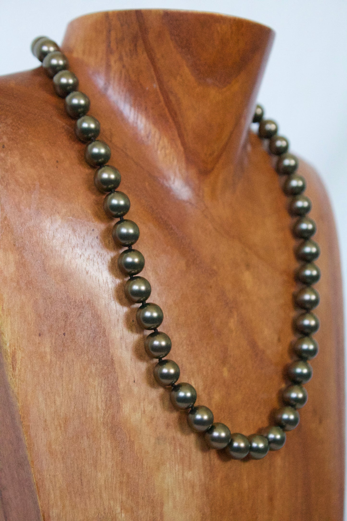 Chocolate Shell Pearl Necklace