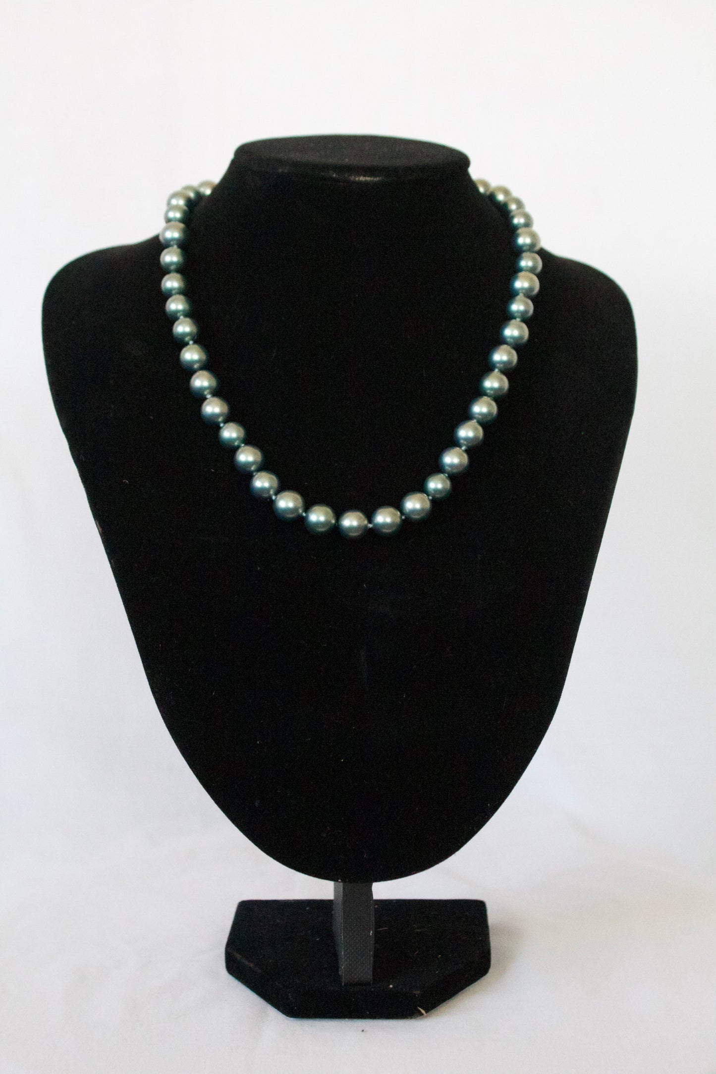 Blue/Gray Shell Pearl Necklace