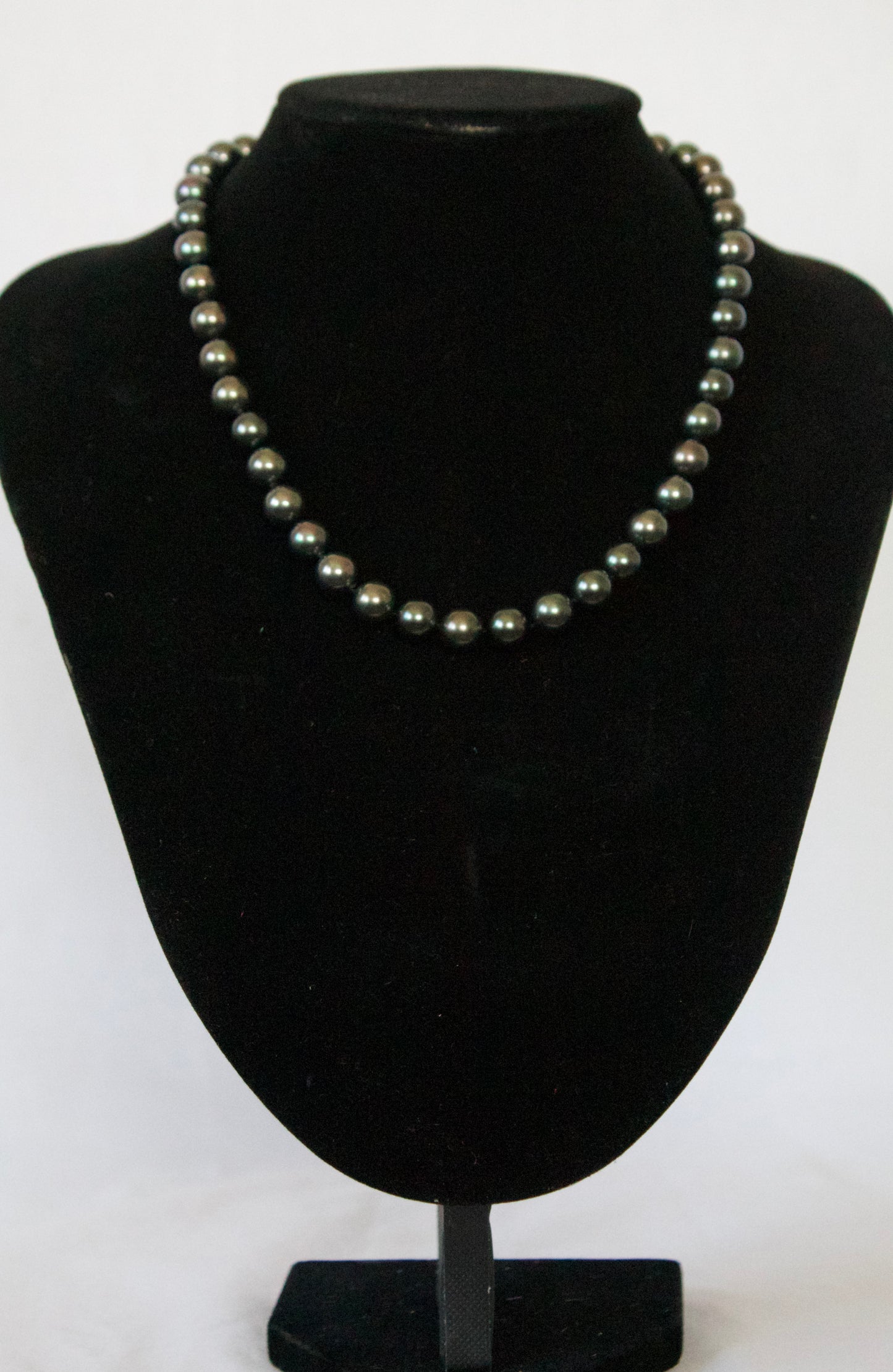 Black Shell Pearl Necklace