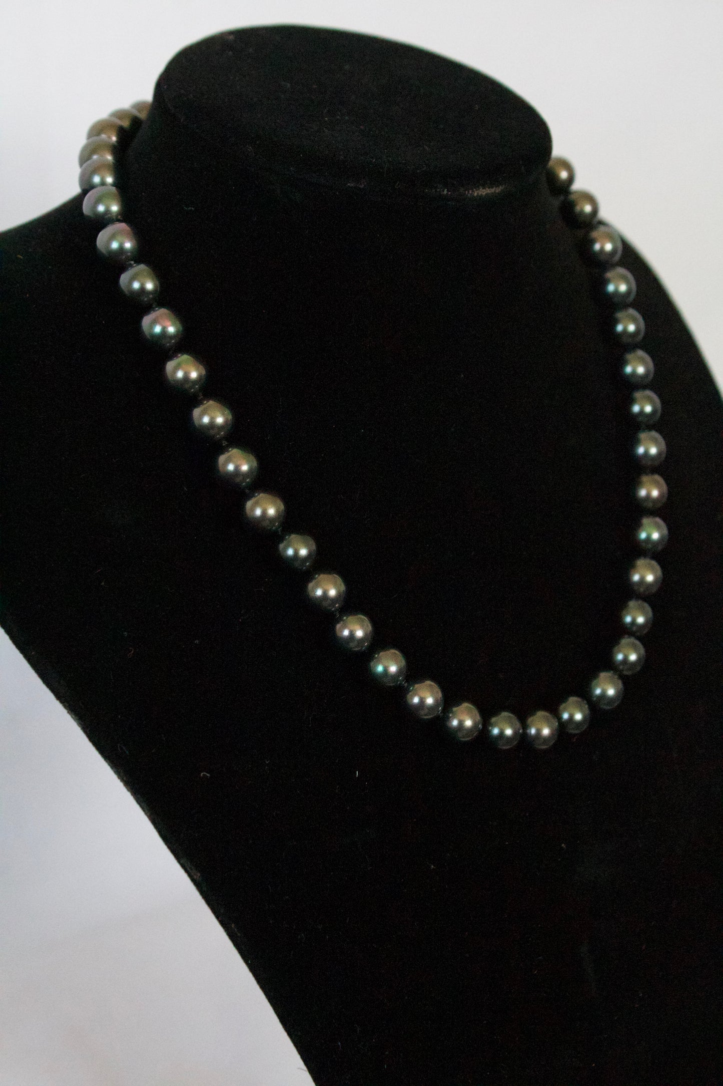 Black Shell Pearl Necklace