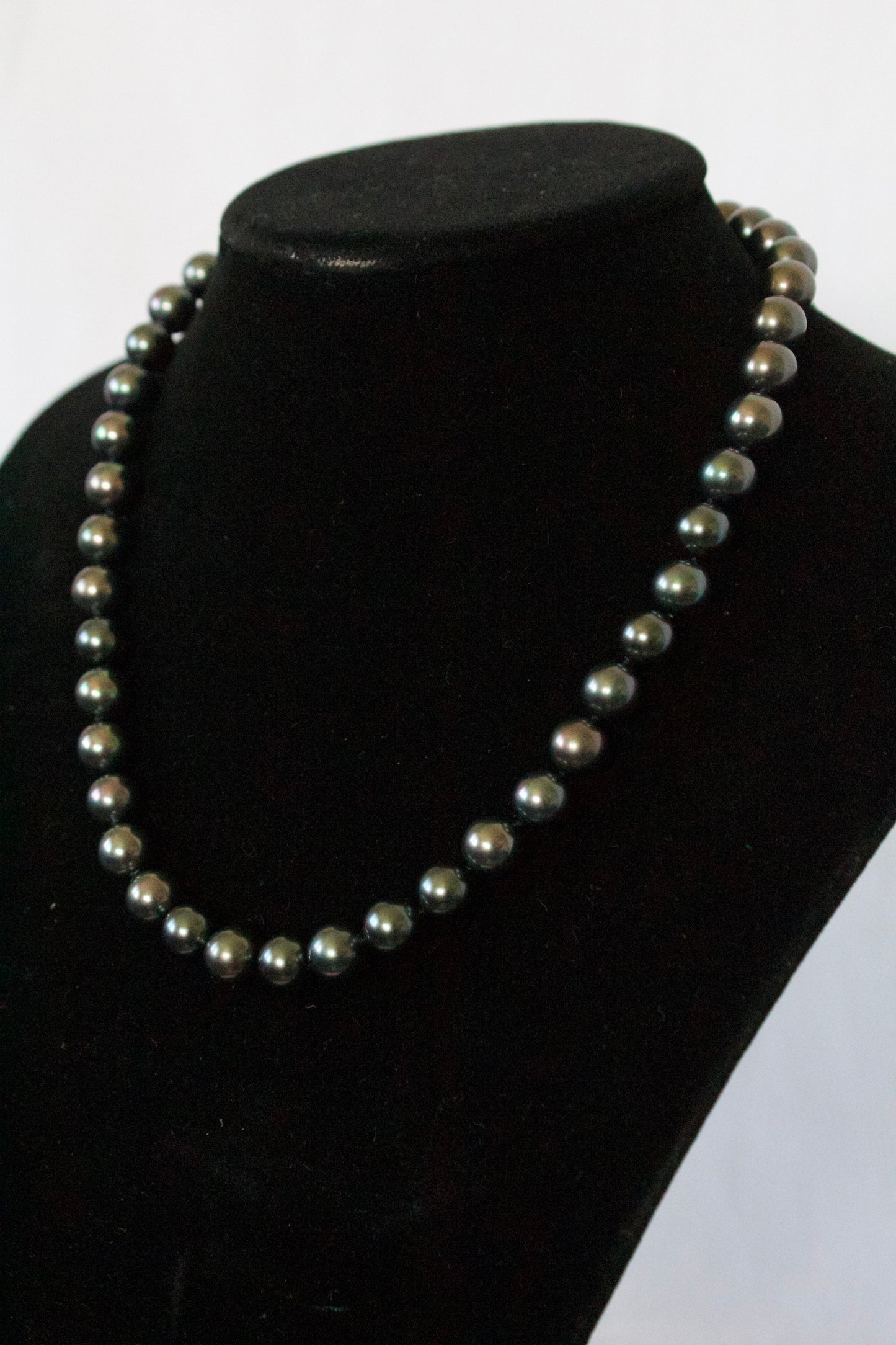 Black Shell Pearl Necklace