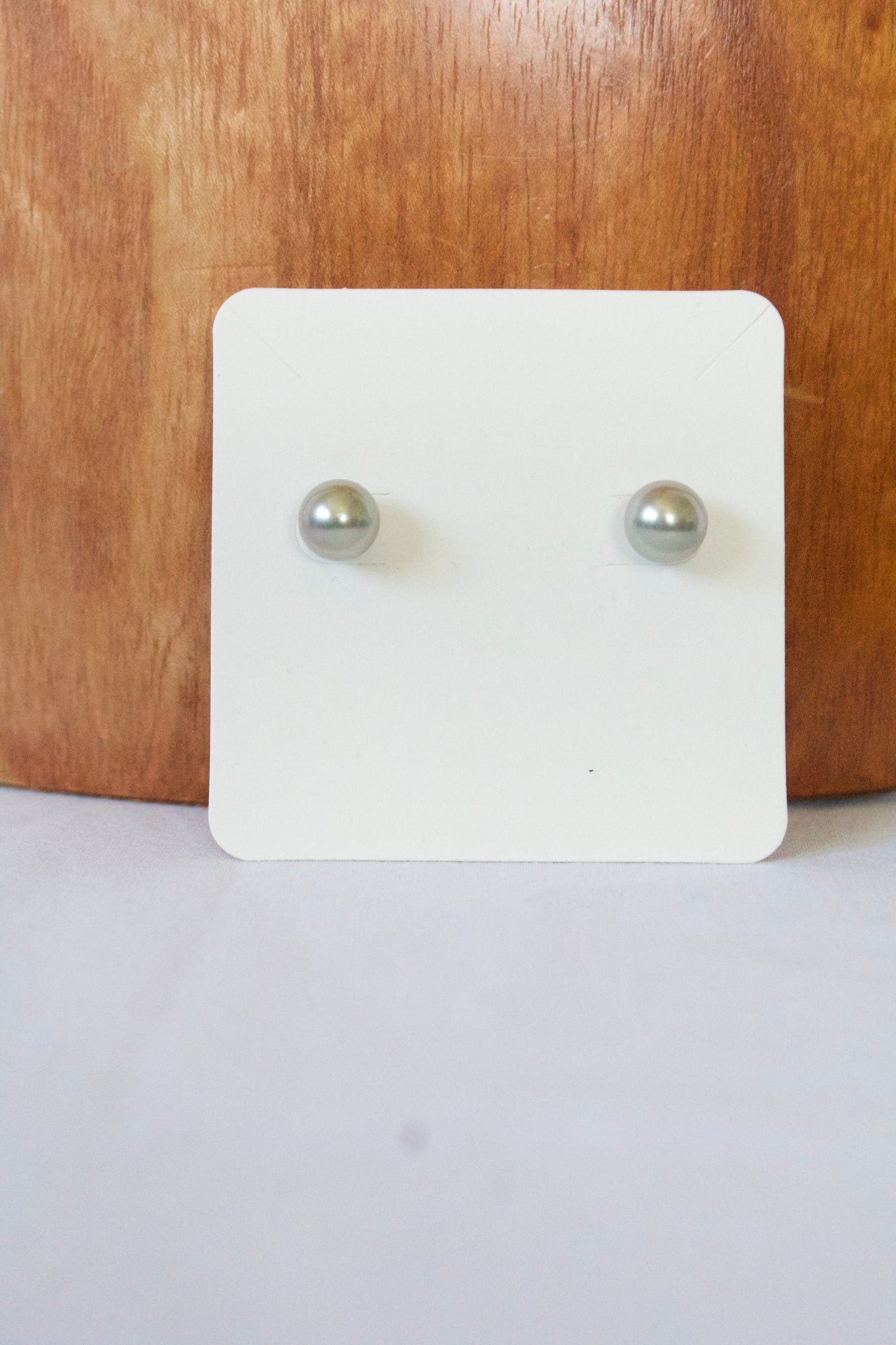 Medium Shell Pearl Stud Earring