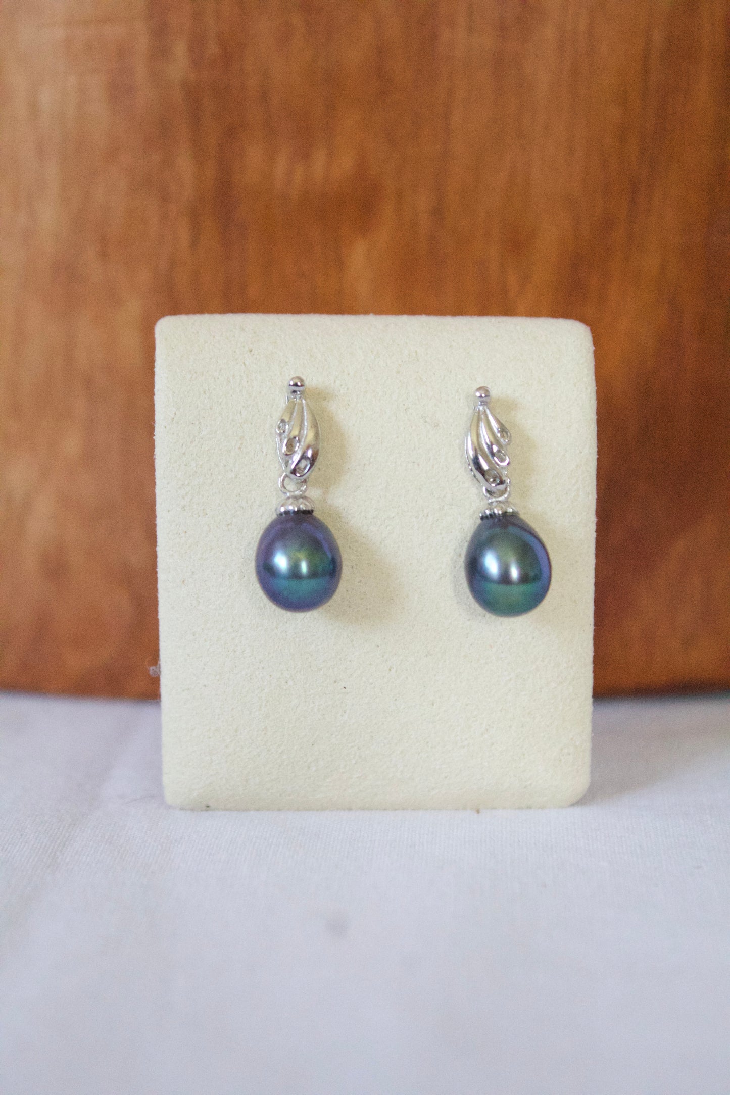 Small Dyed Fresh water Pearl Earring