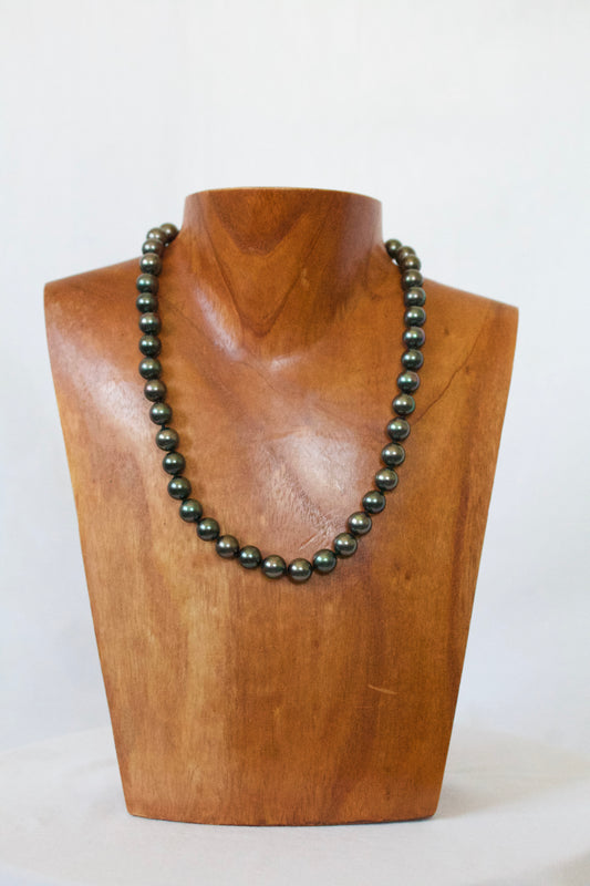 Black Shell Pearl Necklace