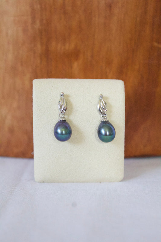 Small Dyed Fresh water Pearl Earring