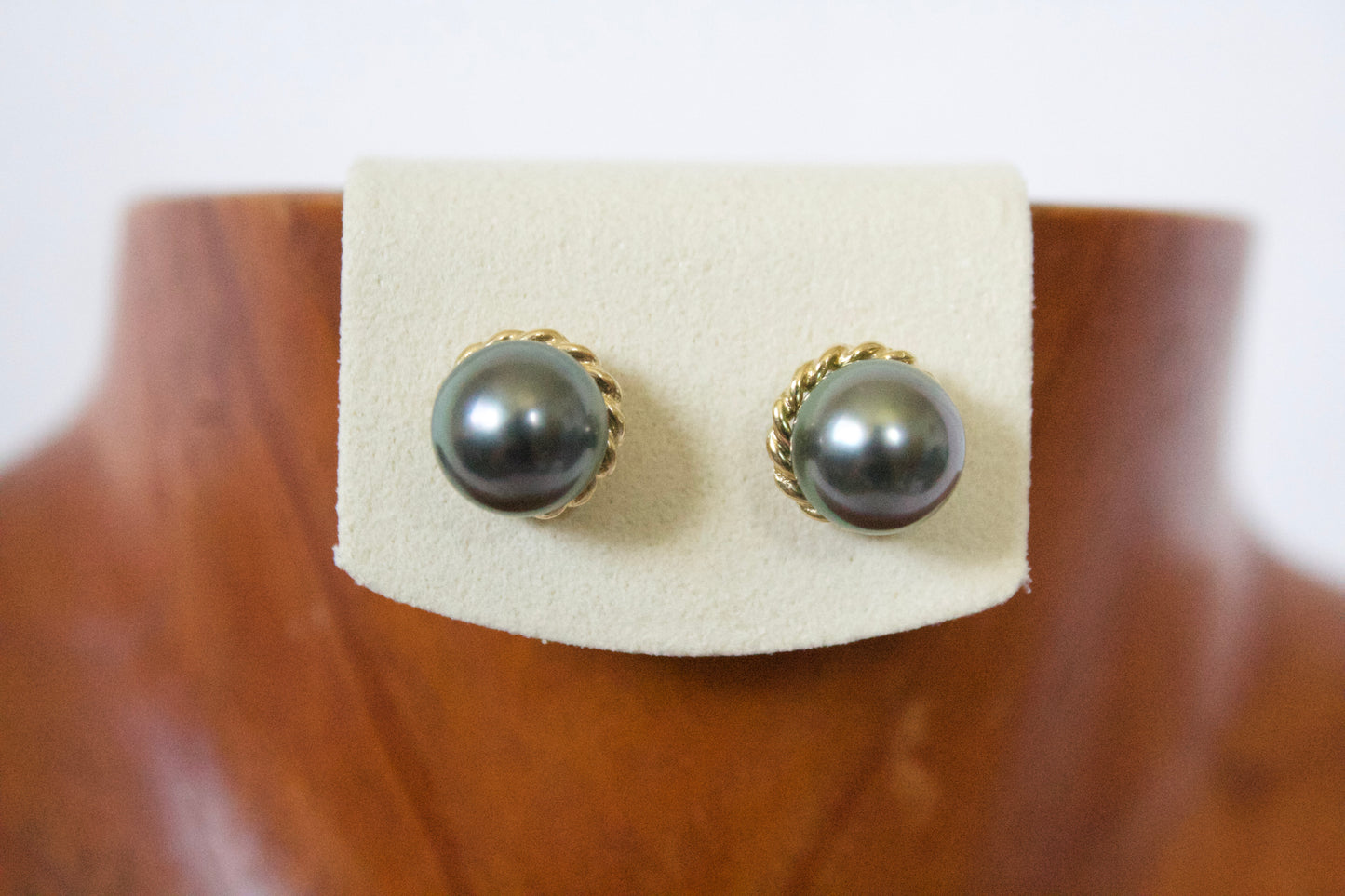 14K Designed Tahitian Pearl Earring